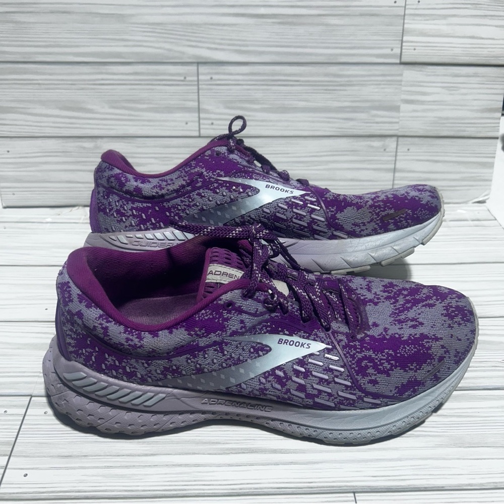 Brooks womens Adrenaline Purple Gray Running Shoes size 9.5